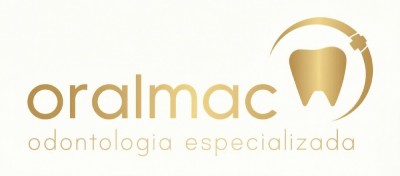 Logotipo Oral Mac Odontologia Especializada em Jundiaí, com escrita dourada e ícone de dente estilizado.